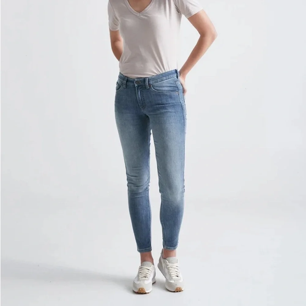 NWT DU/ER Duer Performance Denim Skinny Indigo - Picture 1 of 16